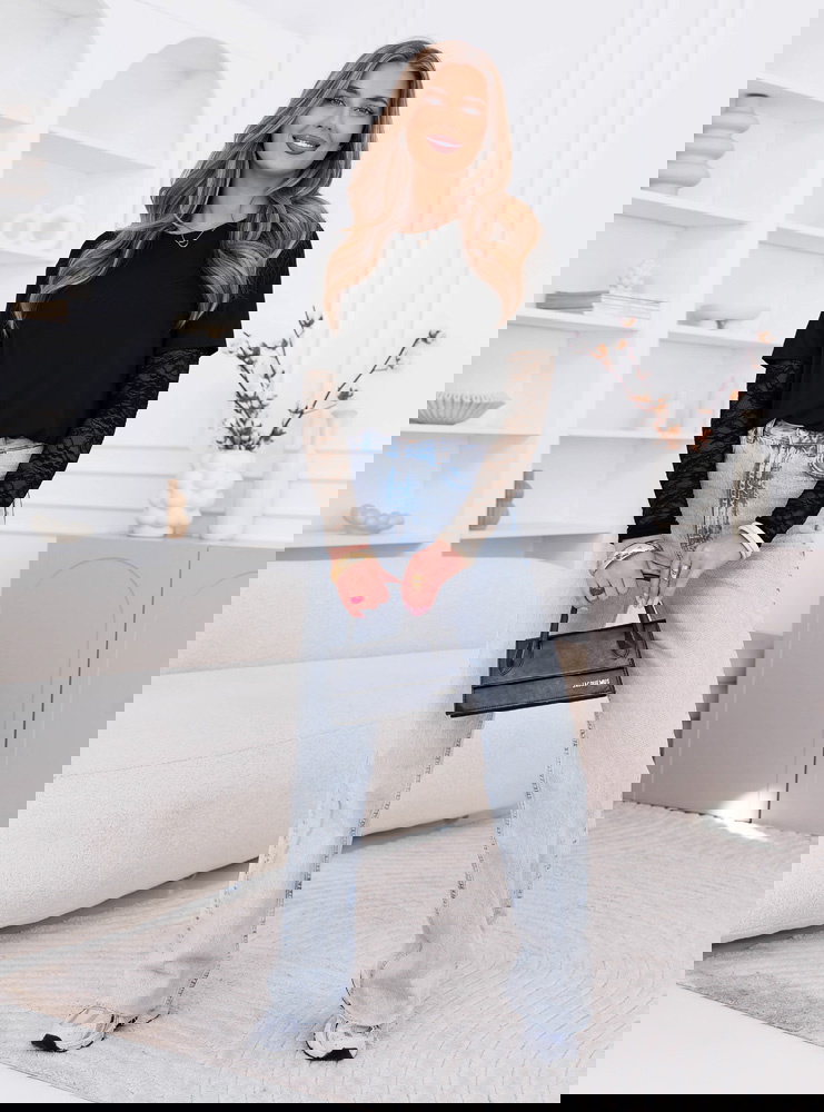 Czarna bluzka z koronkowymi rękawami...