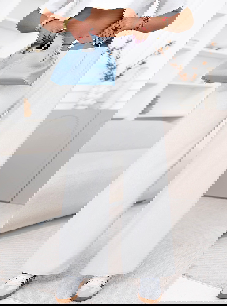 Białe szerokie spodnie z kieszeniami...