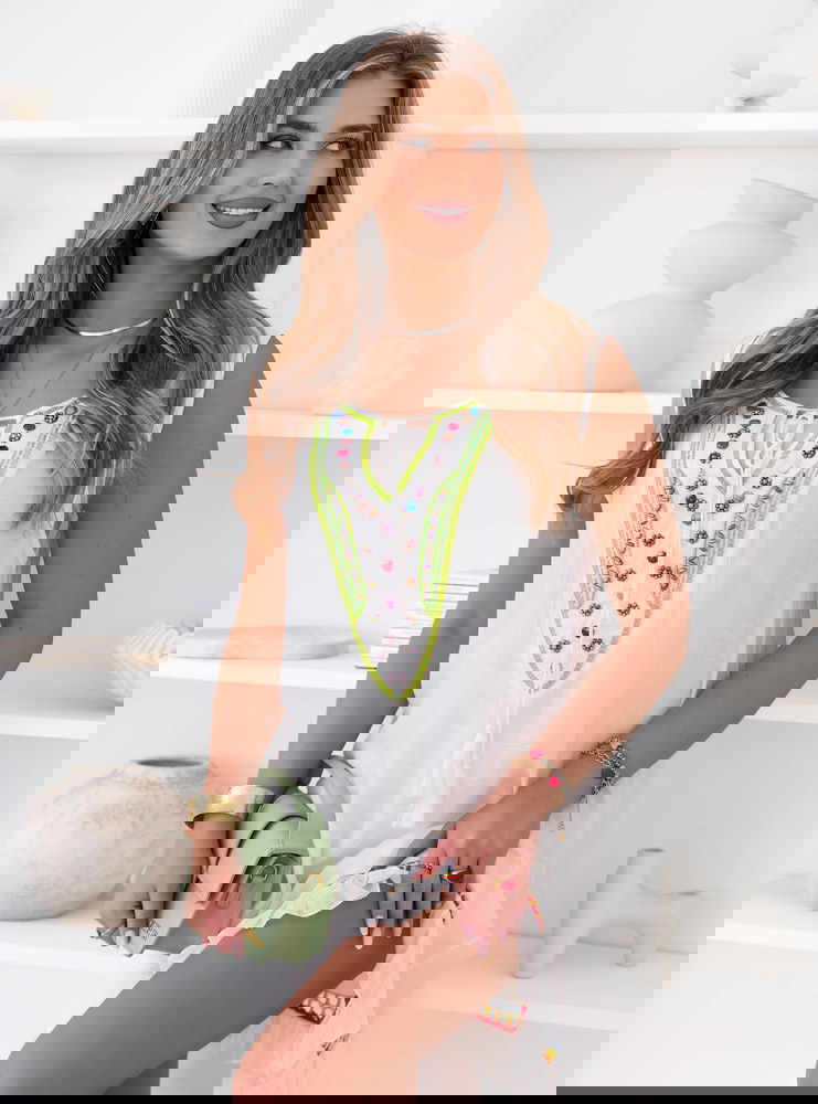 Biała sukienka na ramiączkach Genevaa