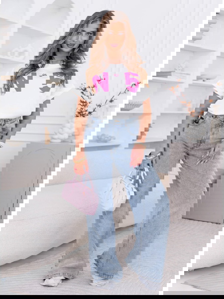 Biała koszulka z różowym...