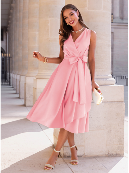 Pudrowa sukienka midi z...