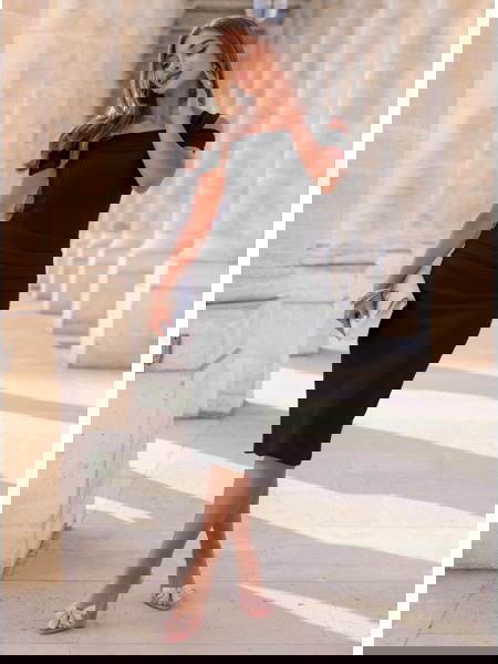 Czarna dopasowana sukienka... 2