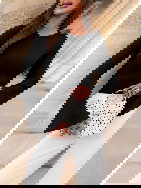 Czarna bluzka z szerokimi...