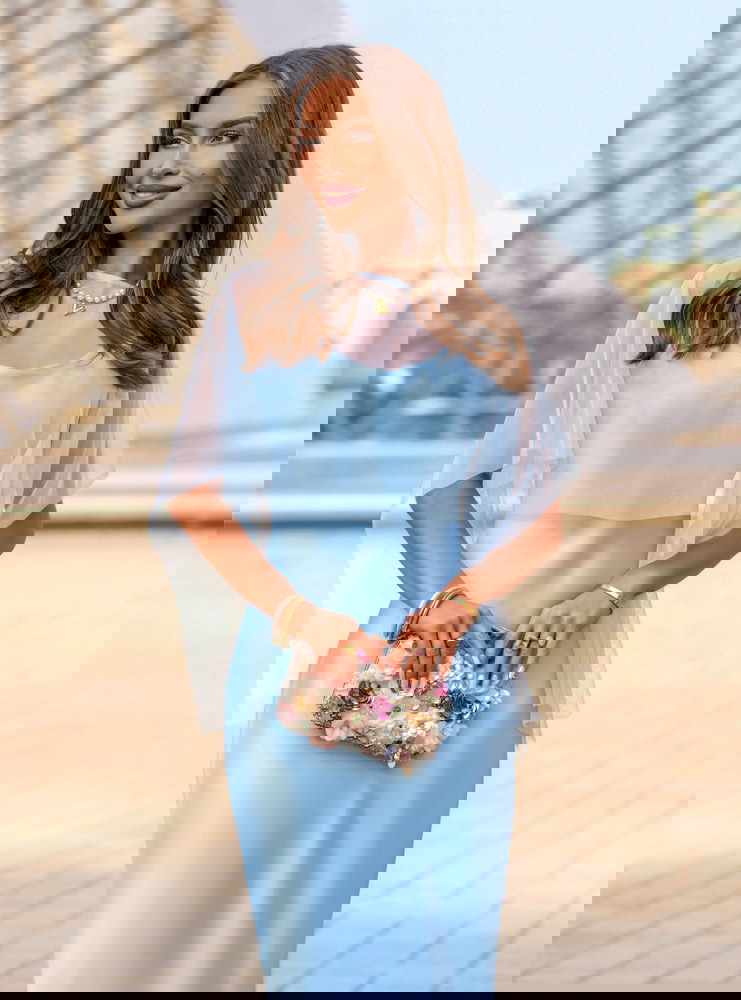 Błękitna satynowa sukienka z tiulową...