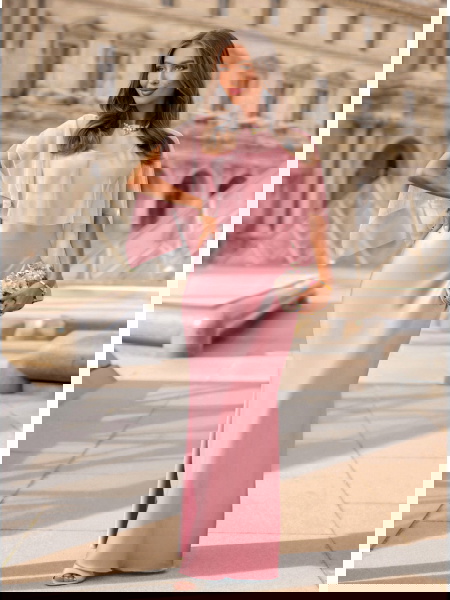 Pudrowa satynowa sukienka z... 2