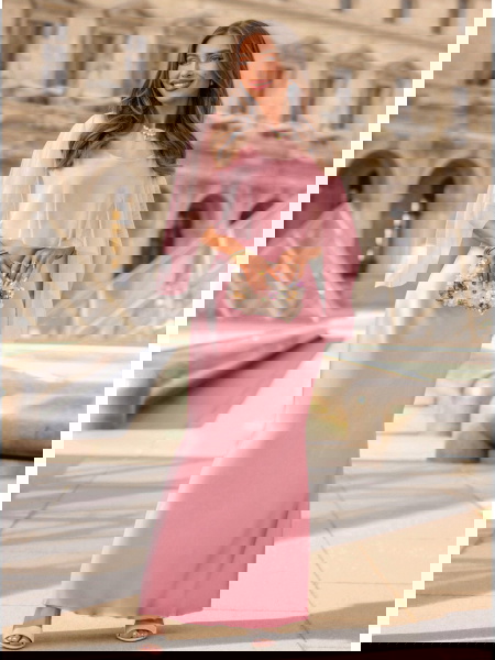 Pudrowa satynowa sukienka z...