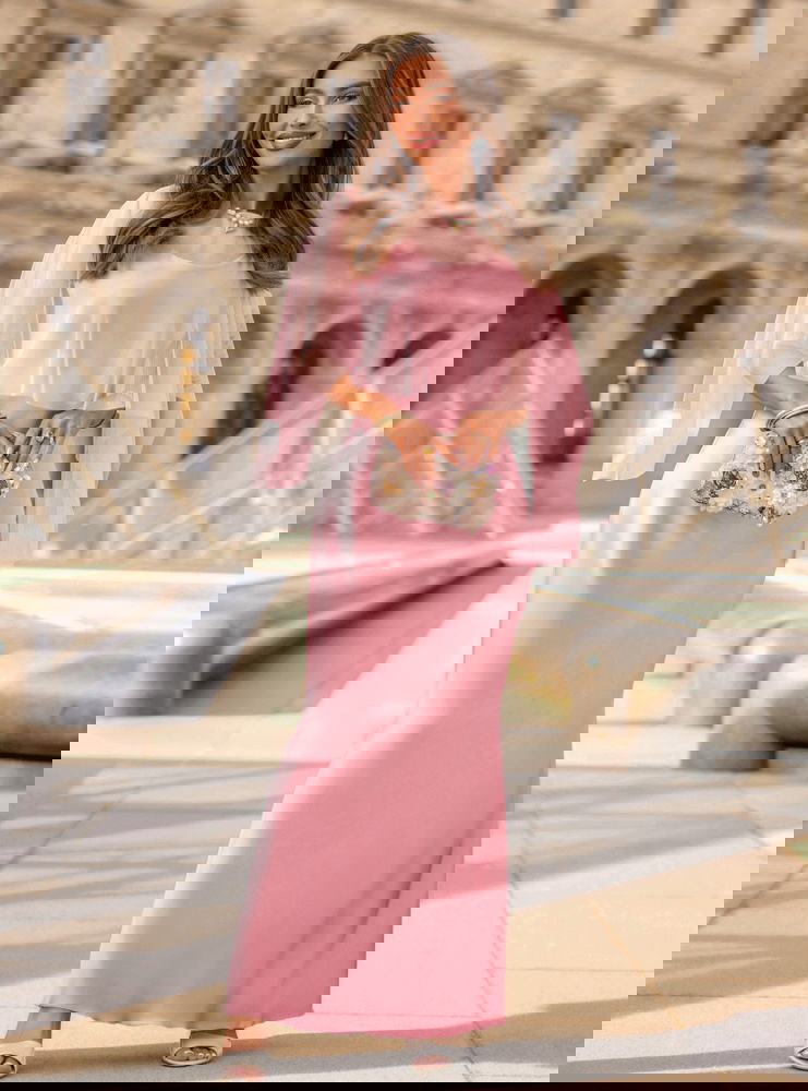 Pudrowa satynowa sukienka z tiulową...