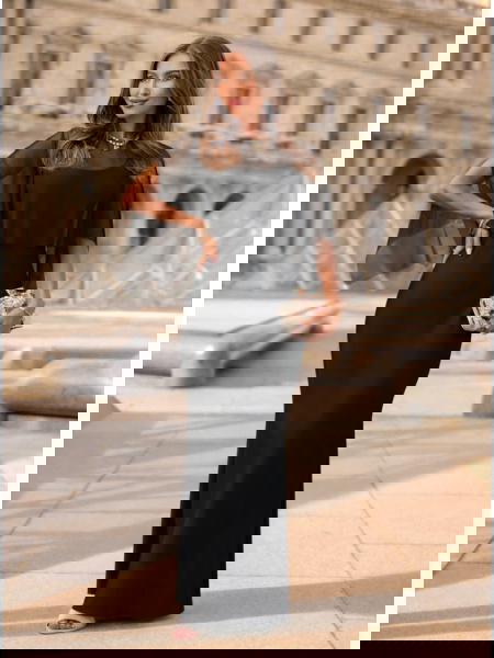 Czarna satynowa sukienka z...