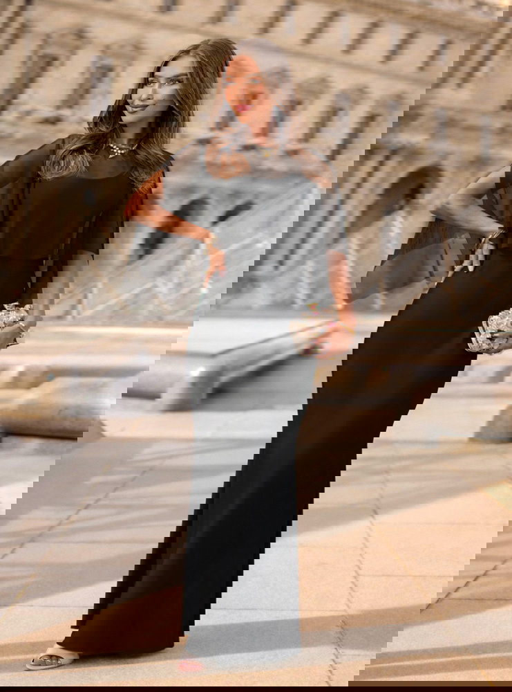 Czarna satynowa sukienka z tiulową...