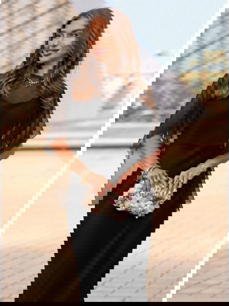 Czarna satynowa sukienka z... 2