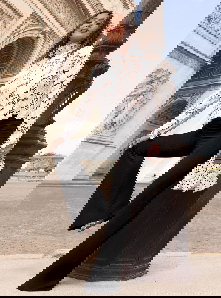 Czarne spodnie z rozszerzanymi...