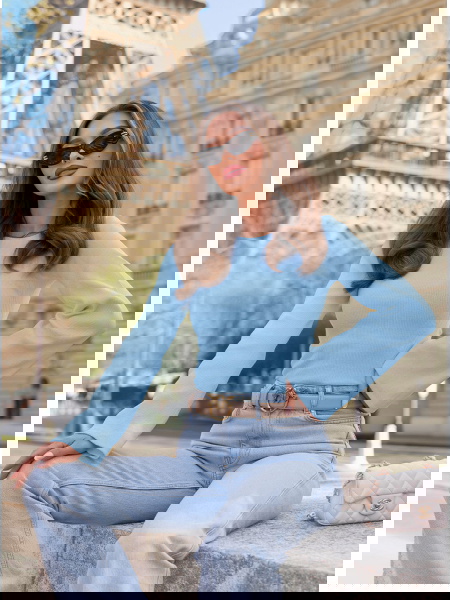 Błękitna prążkowana bluzka...