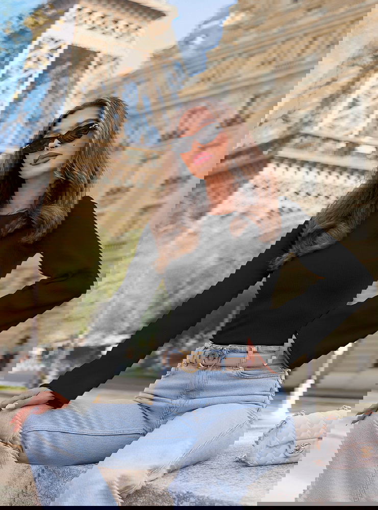 Czarna prążkowana bluzka z...