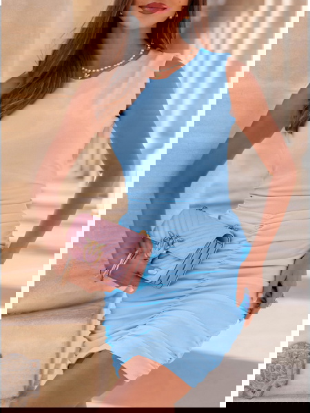 Błękitna sukienka mini z...