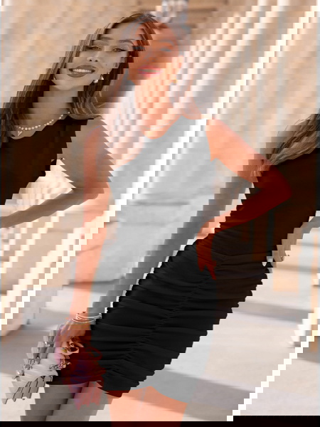 Czarna sukienka mini z...