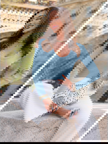 Błękitna prążkowana bluzka... 2