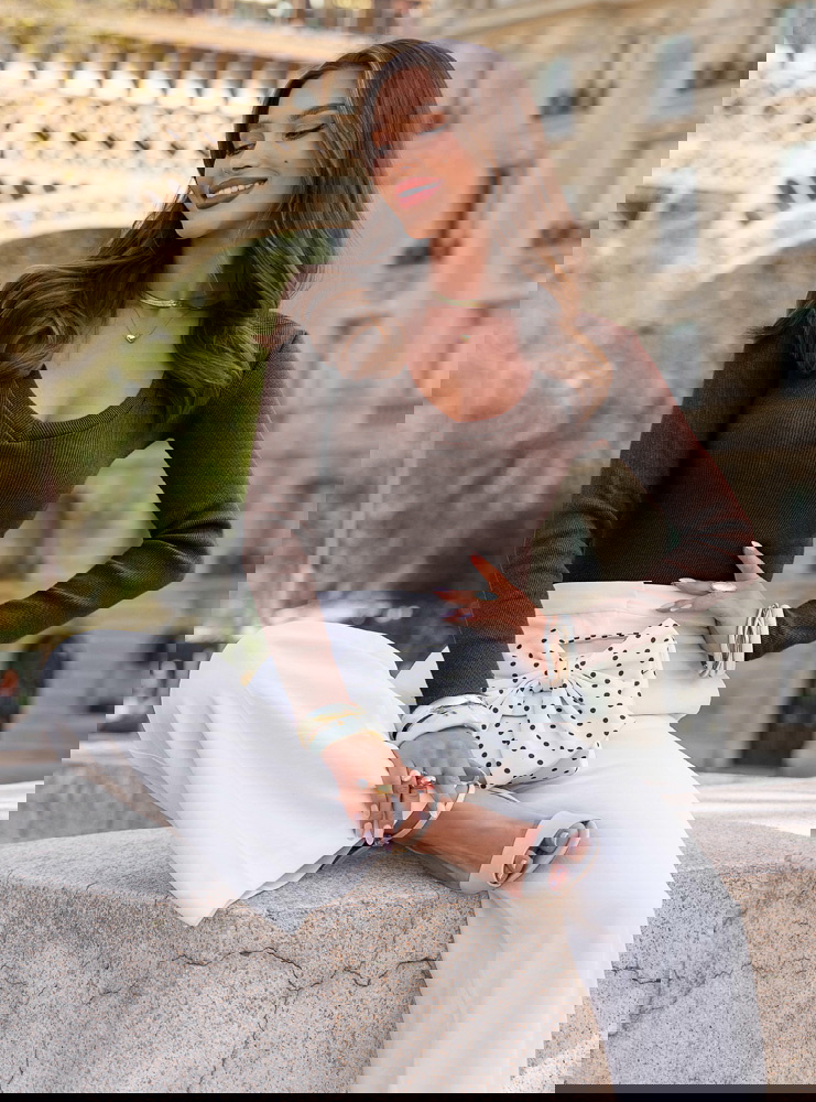 Czekoladowa prążkowana bluzka z...