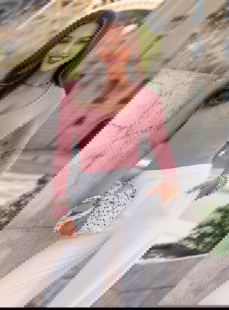 Prążkowana bluzka z dekoltem w serek...