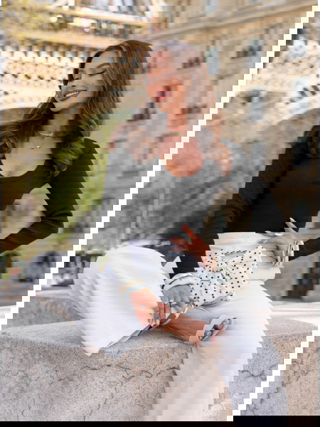 Czarna prążkowana bluzka z...