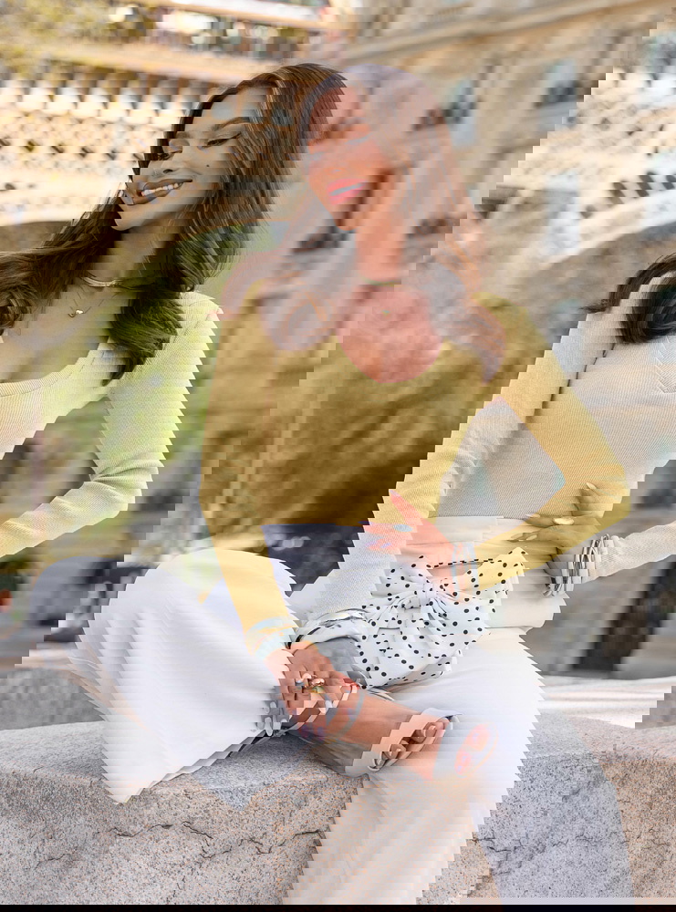 Prążkowana bluzka z dekoltem w serek...