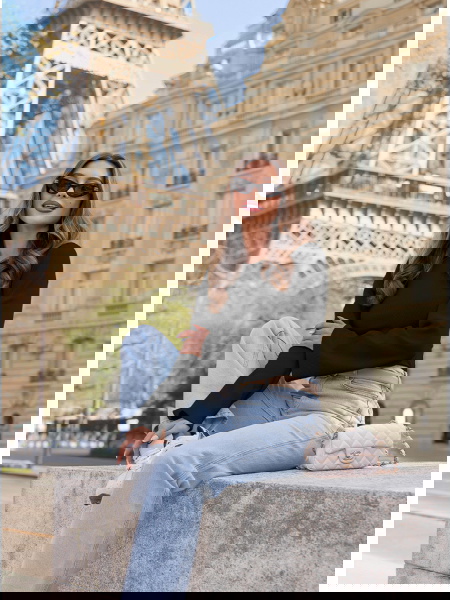 Czarna prążkowana bluzka z... 2