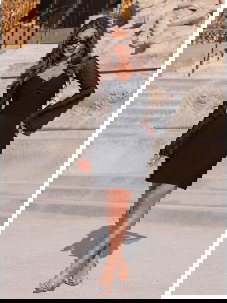 Czarna sukienka z tiulowymi...