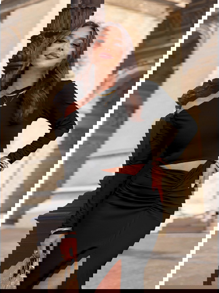 Czarna sukienka z wycięciem... 2