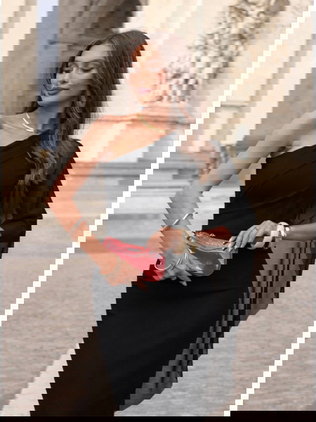 Czarna długa sukienka na... 2