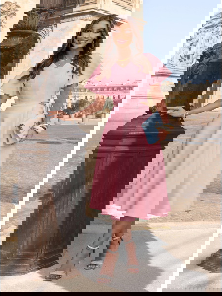 Pudrowa sukienka midi... 2