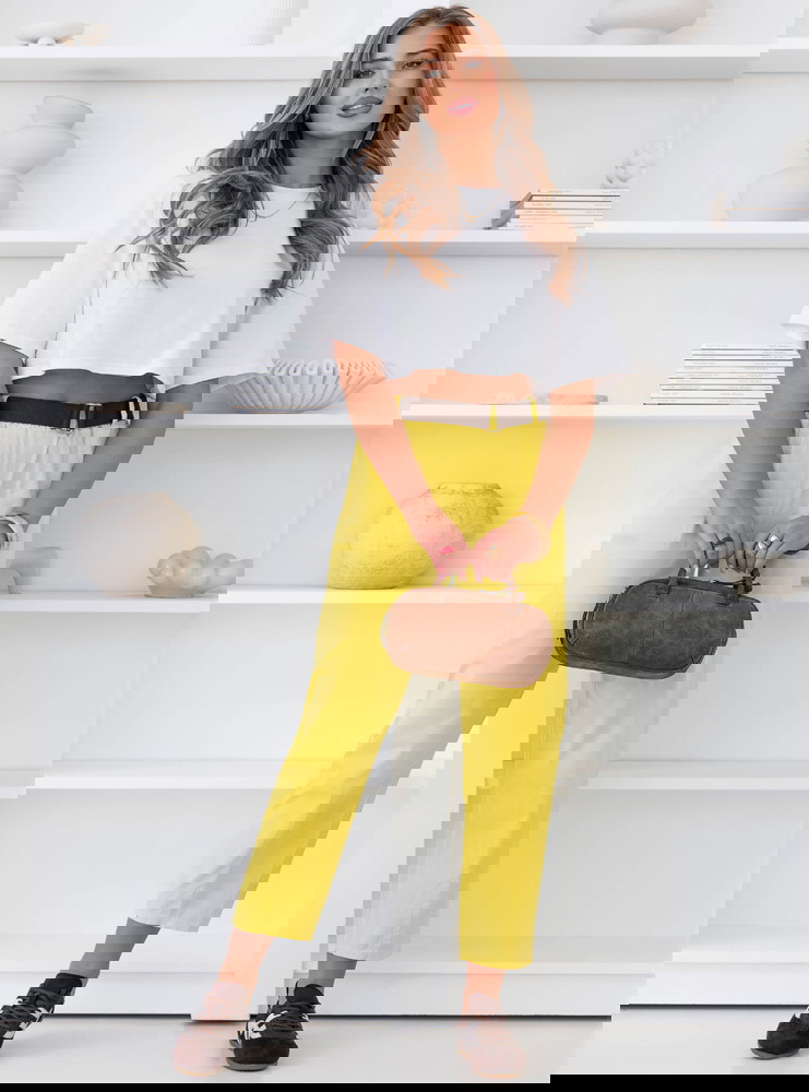 Cytrynowe spodnie z paskiem Perpedelia