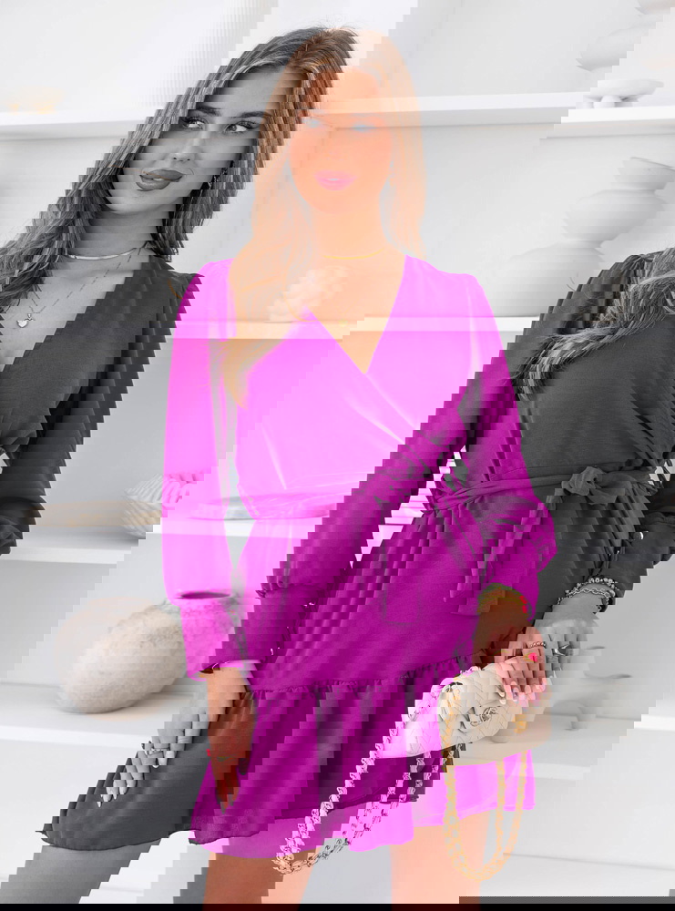 Sukienka z przekładanym dekoltem...