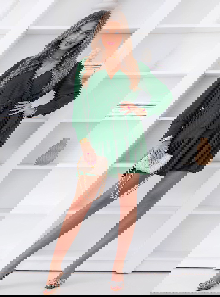 Sukienka z przekładanym dekoltem...