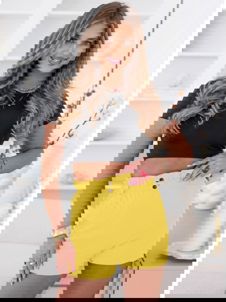 Cytrynowe krótkie spodenki...