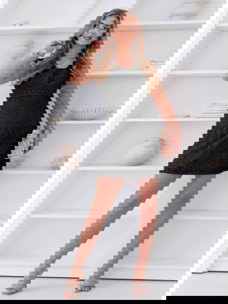 Czarna koronkowa sukienka...