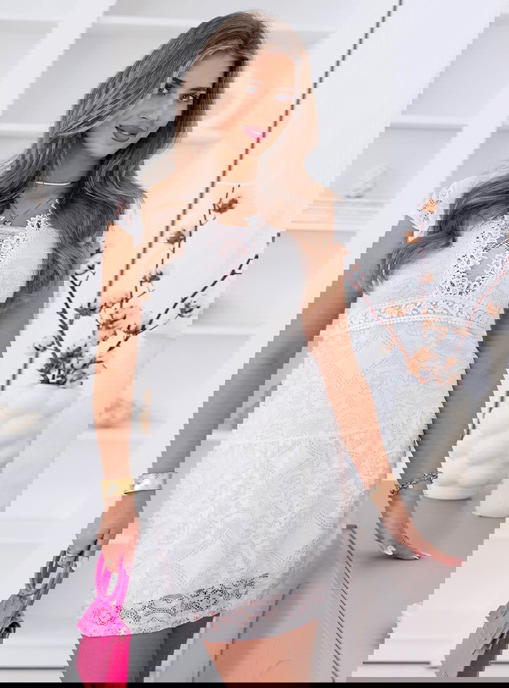 Biała koronkowa sukienka mini z...