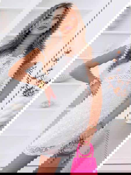 Biała koronkowa sukienka... 2