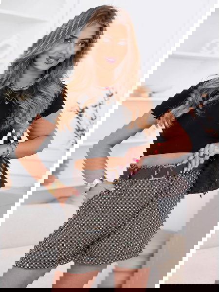 Krótkie spodenki z paskiem...