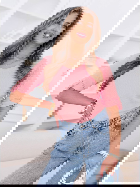 Pudrowa prążkowana bluzka z...