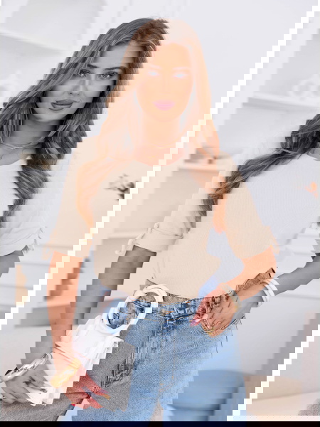 Beżowa prążkowana bluzka z...