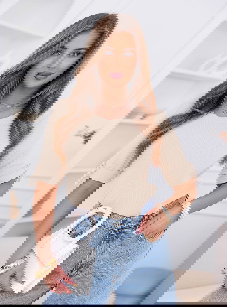 Beżowa prążkowana bluzka z krótkim...