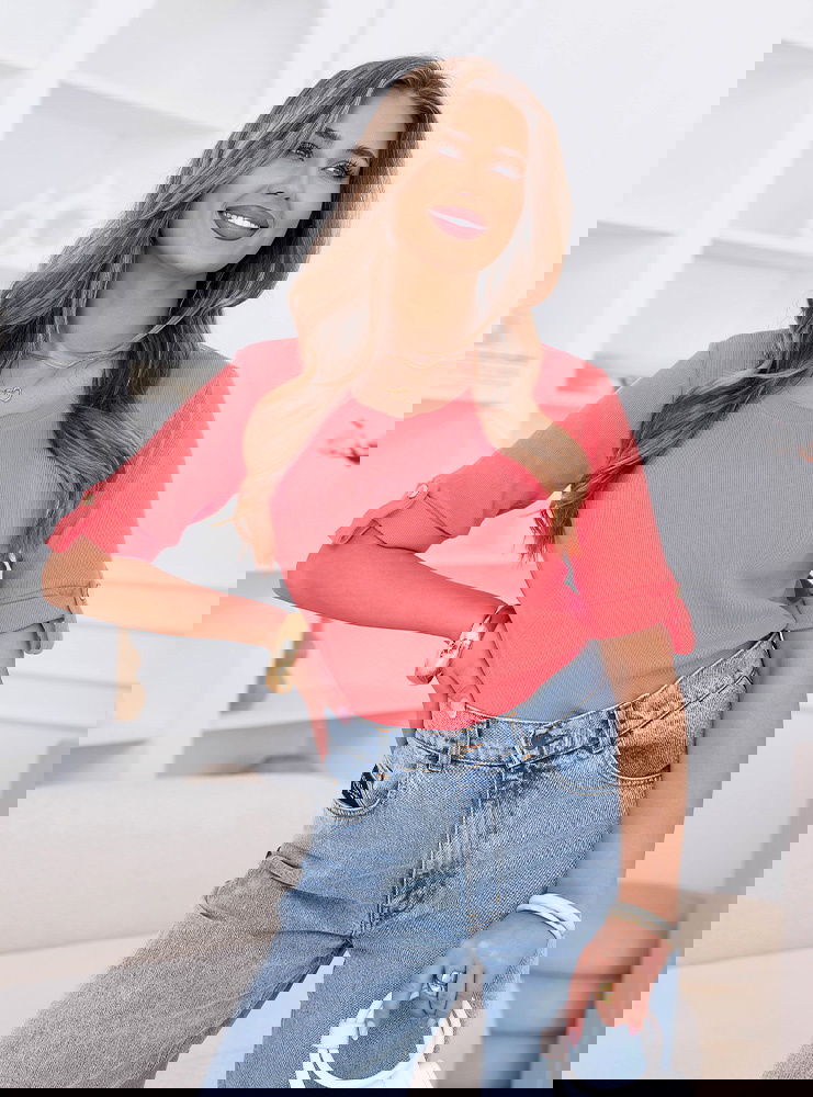 Koralowa prążkowana bluzka z krótkim...