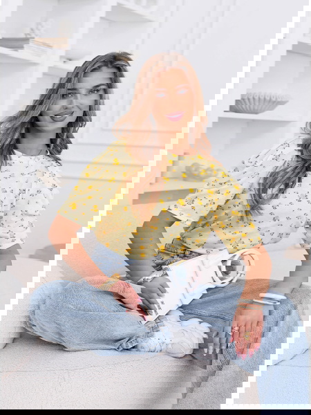 Żółta bluzka w kwiatowy...