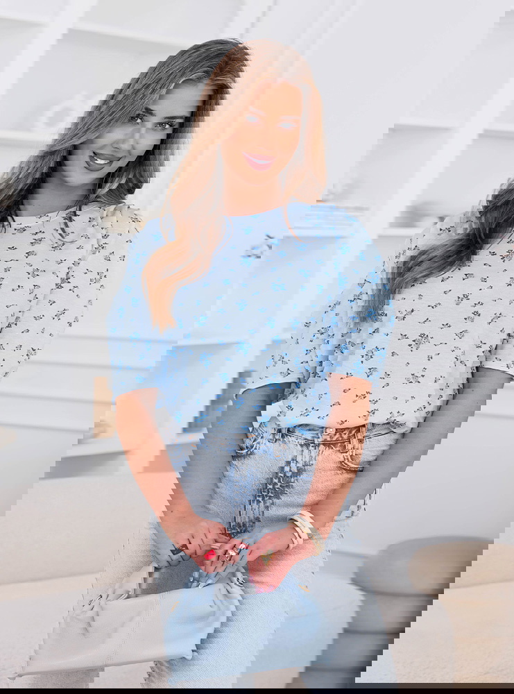 Błękitna bluzka w kwiatowy wzór z...