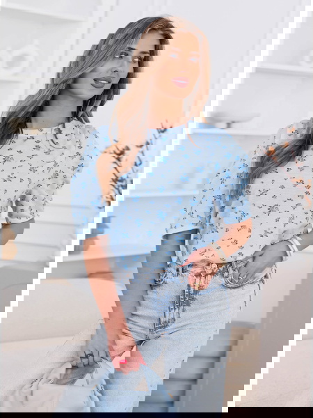 Błękitna bluzka w kwiatowy... 2