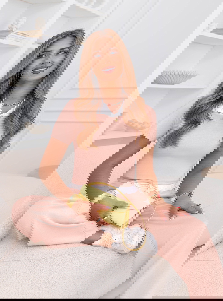 Pudrowy komplet bluzka i szerokie...