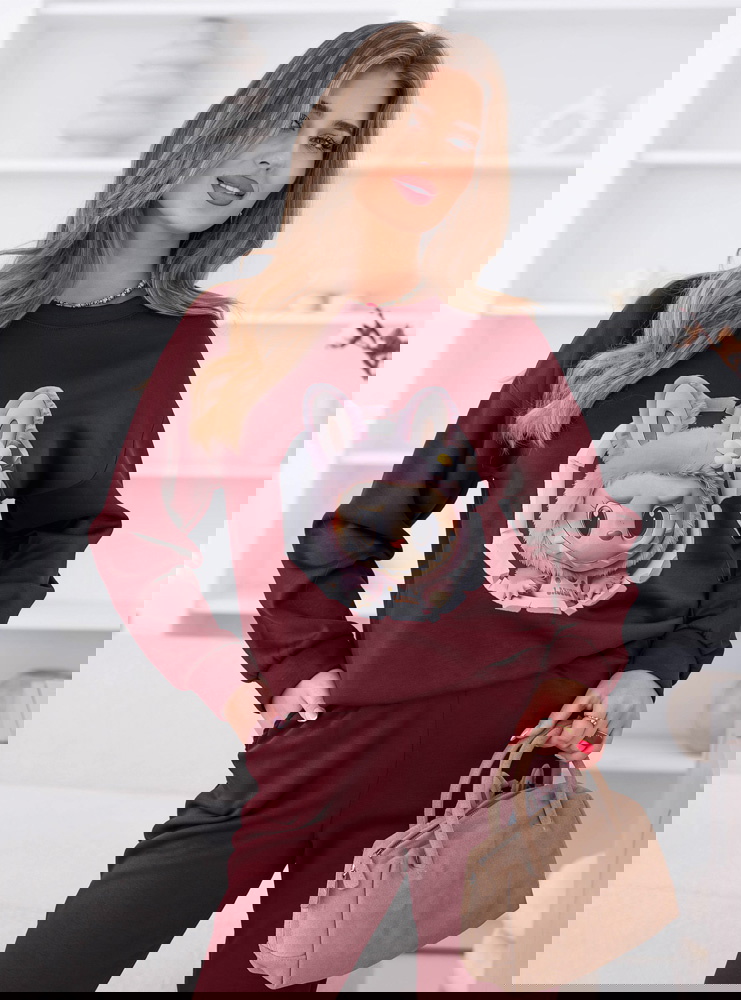 Bordowy komplet dresowy z ozdobnym...