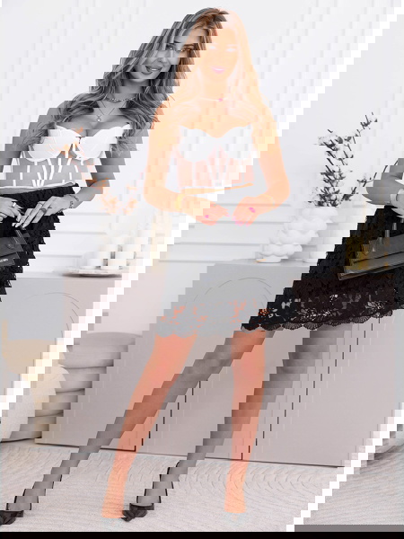 Czarna spódniczka ażurkowa... 2