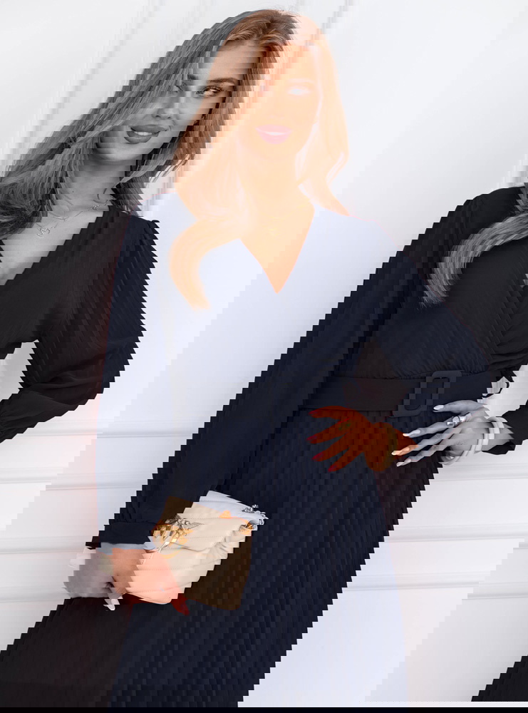 Granatowa sukienka z przekładanym...