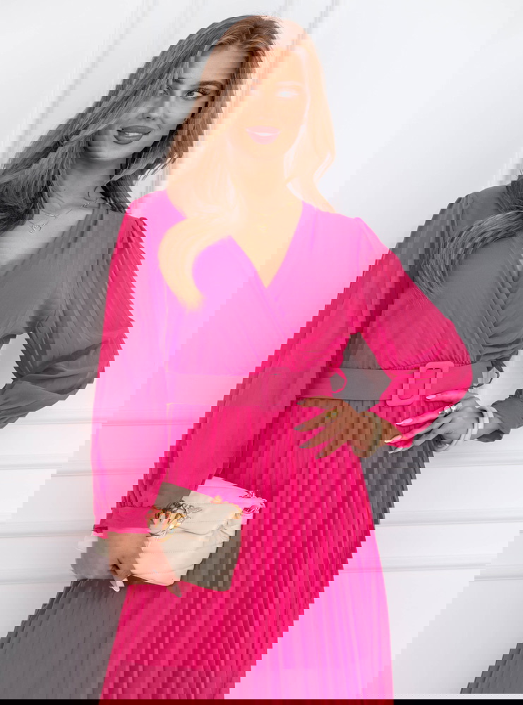 Sukienka z przekładanym dekoltem...