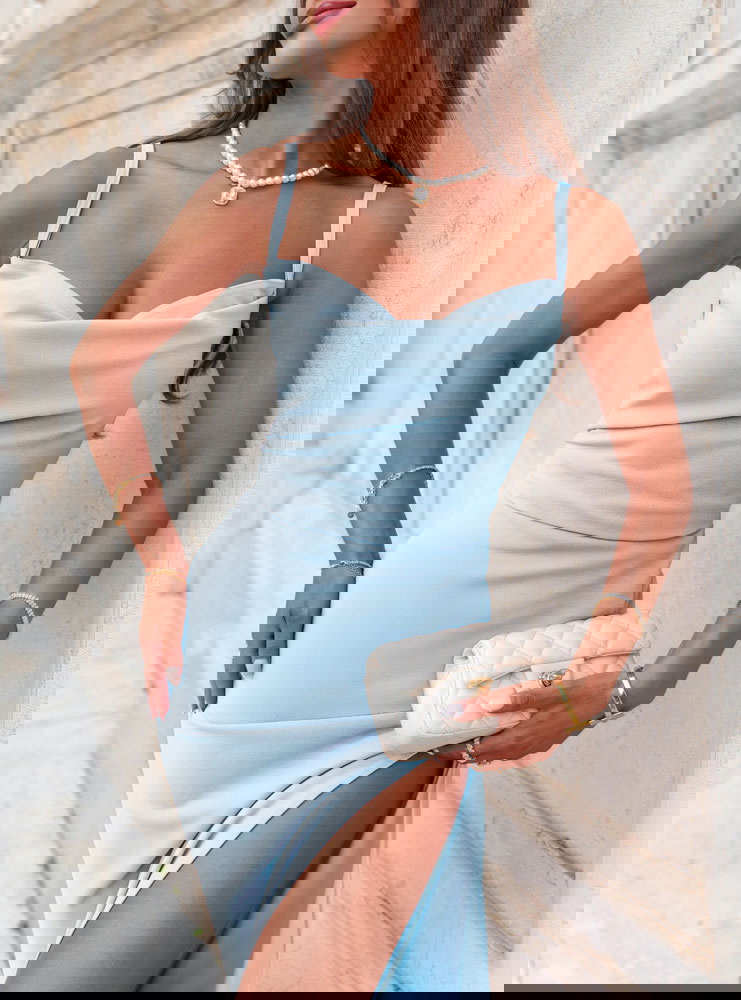 Błękitna sukienka z rozcięciem Jasie